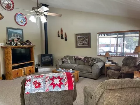 139957 Pine Creek Loop, Crescent Lake, OR 97733 photo 5