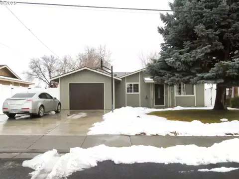 914 E Ridgeway Ave, Hermiston, OR 97838