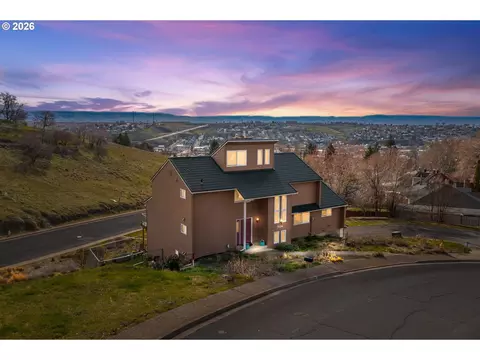 704 NW 3rd Dr, Pendleton, OR 97801