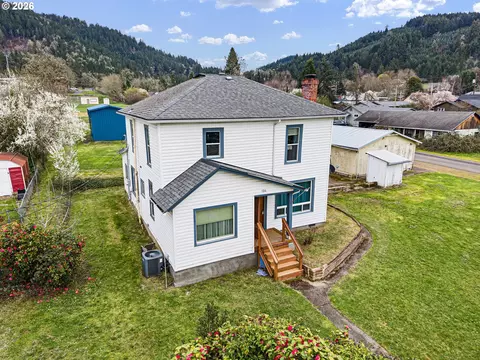 106 S Main St, Drain, OR 97435