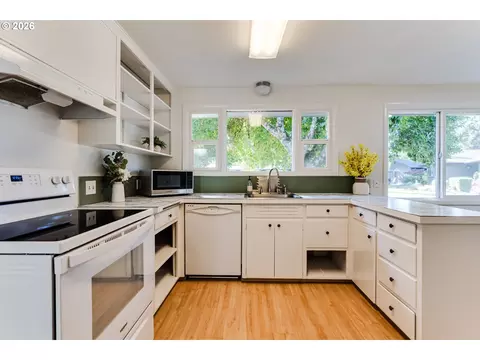 Kitchen - 280 Regal Ct, Eugene, OR 97401 photo 2 of 7