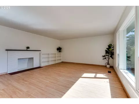 Living - 280 Regal Ct, Eugene, OR 97401 photo 6 of 12