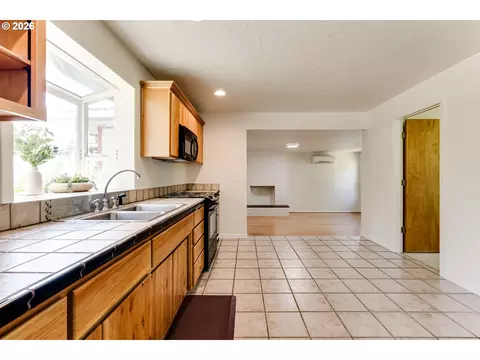 Kitchen - 280 Regal Ct, Eugene, OR 97401 photo 7 of 7