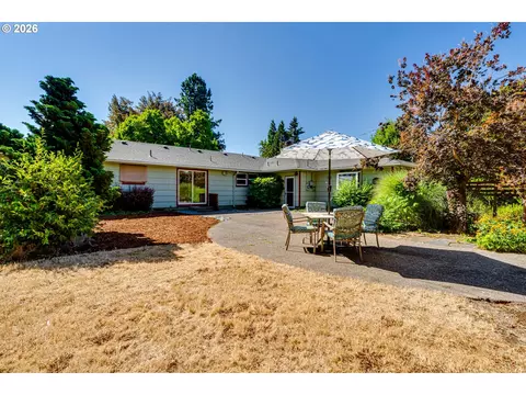 Exterior - 280 Regal Ct, Eugene, OR 97401 photo 4 of 7