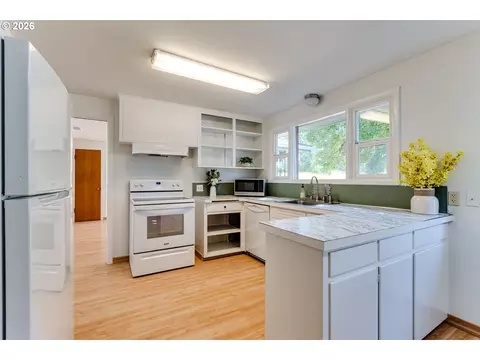 Kitchen - 280 Regal Ct, Eugene, OR 97401 photo 4 of 7