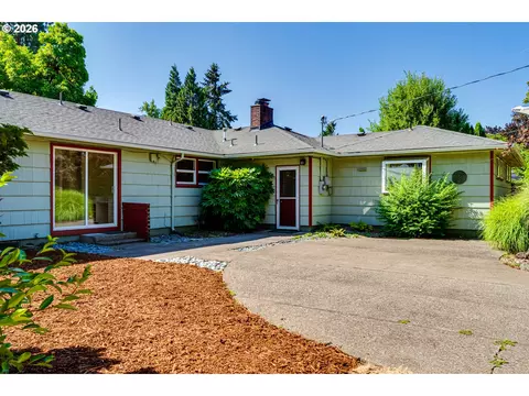Exterior - 280 Regal Ct, Eugene, OR 97401 photo 3 of 7