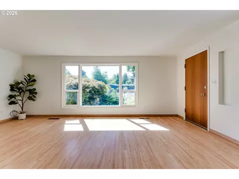 Living - 280 Regal Ct, Eugene, OR 97401 photo 2 of 12
