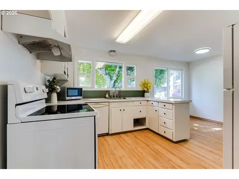 Kitchen - 280 Regal Ct, Eugene, OR 97401 photo 1 of 7
