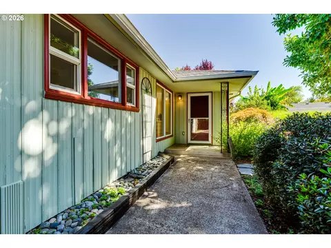 Exterior - 280 Regal Ct, Eugene, OR 97401 photo 2 of 7