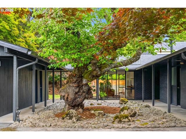 6832 SW Raleighwood Way, Portland, OR 97225