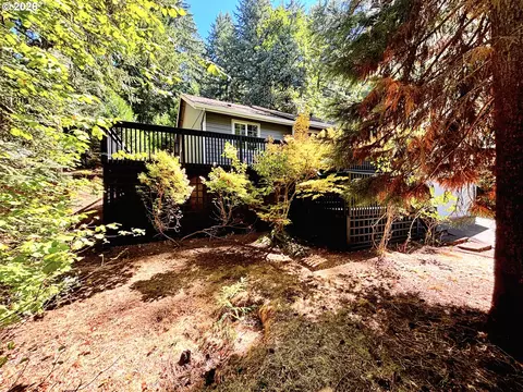 Exterior - 867 S 71st St, Springfield, OR 97478 photo 3 of 14