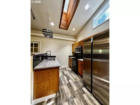 Kitchen - 867 S 71st St, Springfield, OR 97478 photo 3 of 3