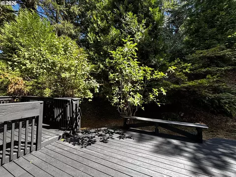 Exterior - 867 S 71st St, Springfield, OR 97478 photo 8 of 14