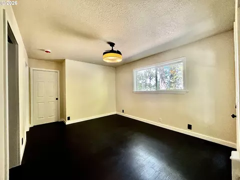 Bedroom - 867 S 71st St, Springfield, OR 97478 photo 2 of 6