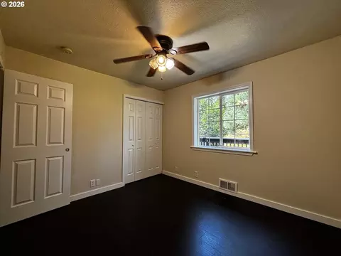 Bedroom - 867 S 71st St, Springfield, OR 97478 photo 5 of 6