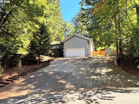 Exterior - 867 S 71st St, Springfield, OR 97478 photo 2 of 14