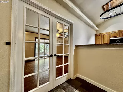 Entry Way - 867 S 71st St, Springfield, OR 97478 photo 2 of 3