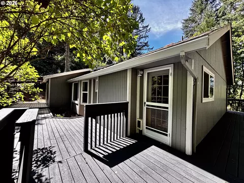 Exterior - 867 S 71st St, Springfield, OR 97478 photo 5 of 14