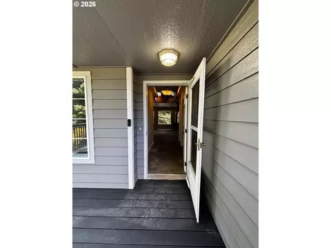 Entry Way - 867 S 71st St, Springfield, OR 97478 photo 1 of 3