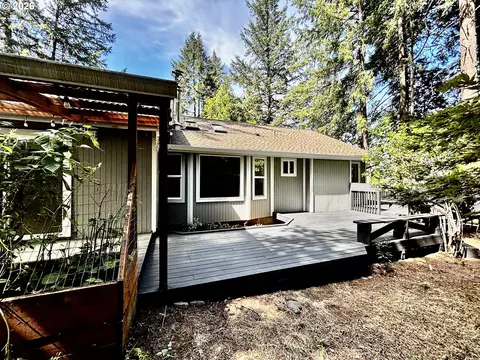 Exterior - 867 S 71st St, Springfield, OR 97478 photo 6 of 14