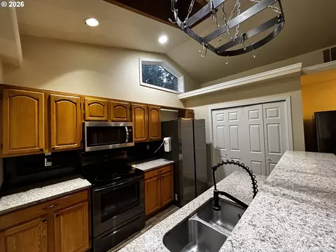 Kitchen - 867 S 71st St, Springfield, OR 97478 photo 2 of 3