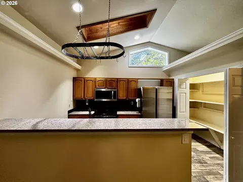 Kitchen - 867 S 71st St, Springfield, OR 97478 photo 1 of 3