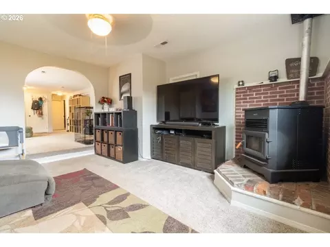 Living - 109 Oak St, Amity, OR 97101 photo 3 of 3