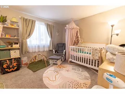 Bedroom - 109 Oak St, Amity, OR 97101 photo 2 of 2