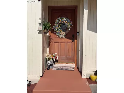 Entry Way - 109 Oak St, Amity, OR 97101 photo 1 of 1