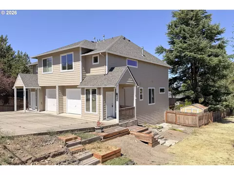 Exterior - 1703 NW Division St, Gresham, OR 97030 photo 14 of 18