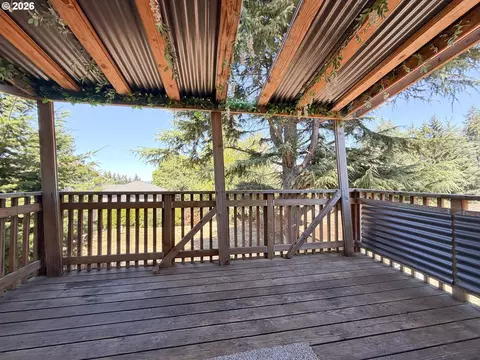 Exterior - 1703 NW Division St, Gresham, OR 97030 photo 6 of 18