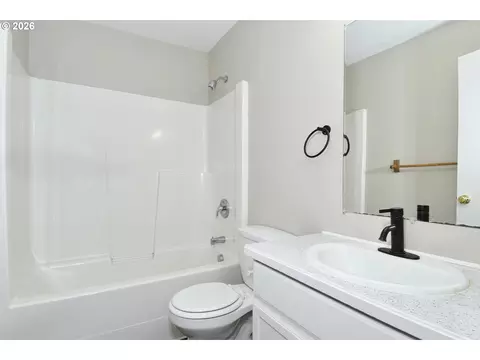 Bath - 1703 NW Division St, Gresham, OR 97030 photo 3 of 3