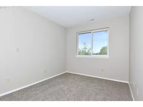 Bedroom - 1703 NW Division St, Gresham, OR 97030 photo 4 of 6