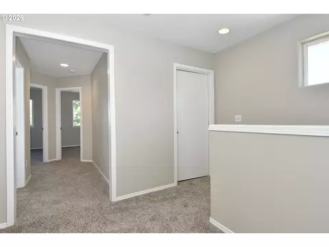Entry Way - 1703 NW Division St, Gresham, OR 97030 photo 4 of 4