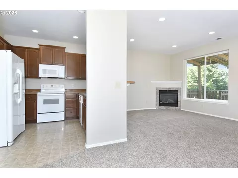 Living - 1703 NW Division St, Gresham, OR 97030 photo 6 of 6