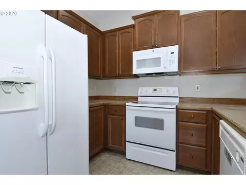 Kitchen - 1703 NW Division St, Gresham, OR 97030 photo 2 of 2