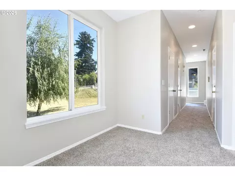 Entry Way - 1703 NW Division St, Gresham, OR 97030 photo 1 of 4