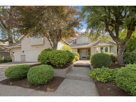 2105 Club House Dr, West Linn, OR 97068