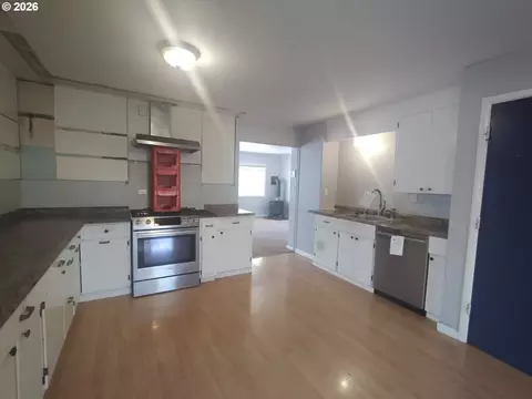 Kitchen - 103 Bidwell St, Moro, OR 97039 photo 1 of 2