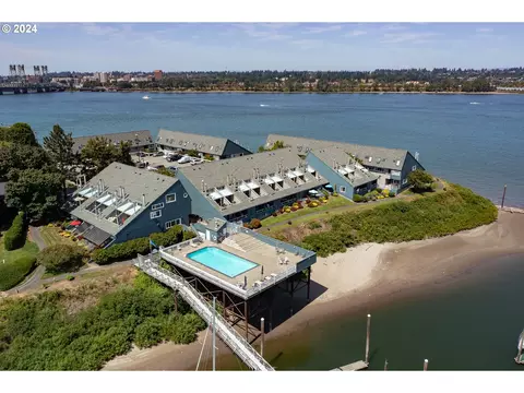 178 N Hayden Bay Dr, Portland, OR 97217
