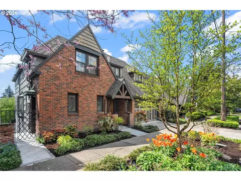 2744 NE Alameda St, Portland, OR 97212