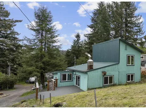 637 NE 10th Pl, Toledo, OR 97391