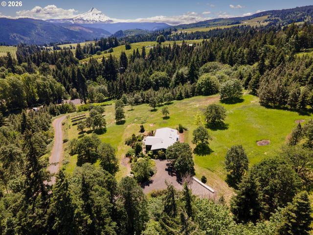 5090 Binns Hill Dr, Hood River, OR 97031