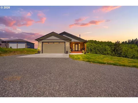 200 Red Hawk Dr, Castle Rock, WA 98611