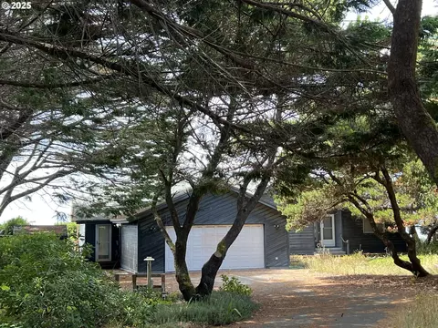 33636 Ophir Rd, Gold Beach, OR 97444