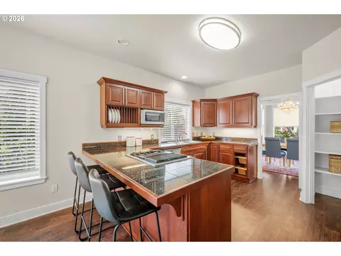 Kitchen - 3298 Saint Thomas St, Eugene, OR 97408 photo 2 of 4