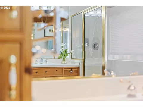Bath - 3298 Saint Thomas St, Eugene, OR 97408 photo 7 of 10