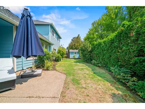 Exterior - 3298 Saint Thomas St, Eugene, OR 97408 photo 7 of 9