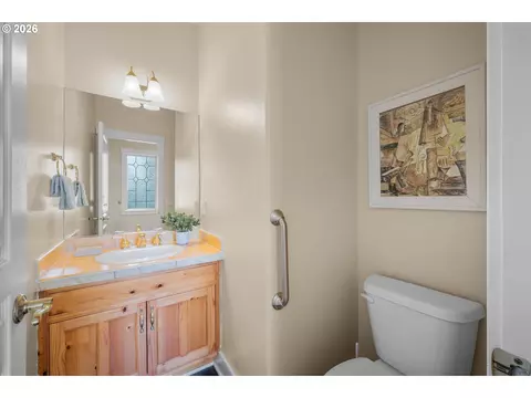 Bath - 3298 Saint Thomas St, Eugene, OR 97408 photo 10 of 10