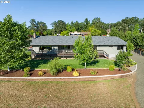 10 Ridgewood Dr, Roseburg, OR 97471